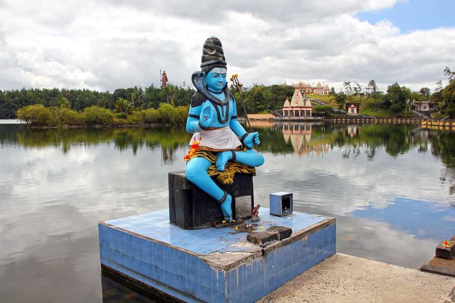 Mauritius: Private Full-Day Iconic Instagram Spots - Ganga Talo, statues, and respectful visiting