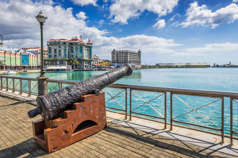 Mauritius: Private Full-Day Iconic Instagram Spots - Umbrella Square and the color of Port Louis