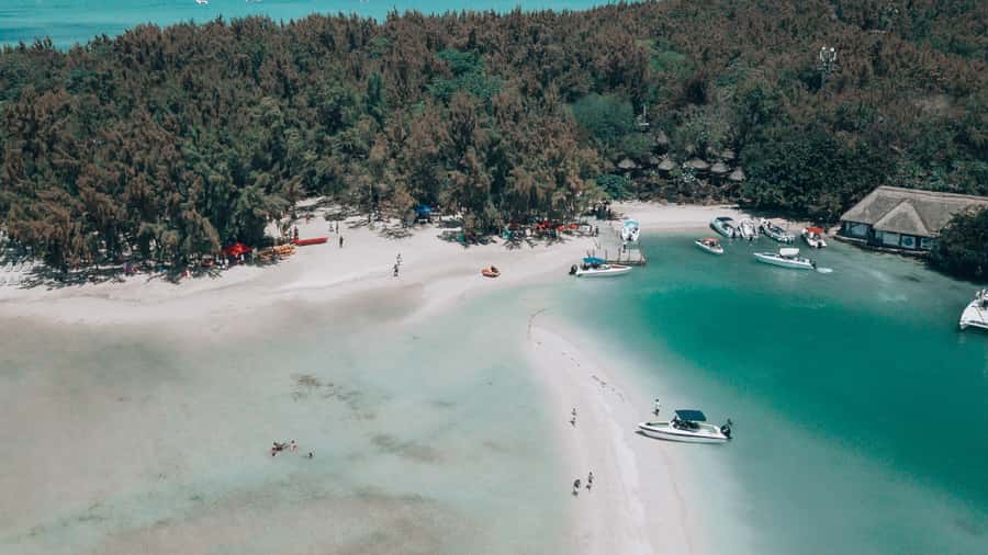 Mauritius: Speedboat Tour to Ile aux Cerfs with Lunch - What to bring and how to use your time