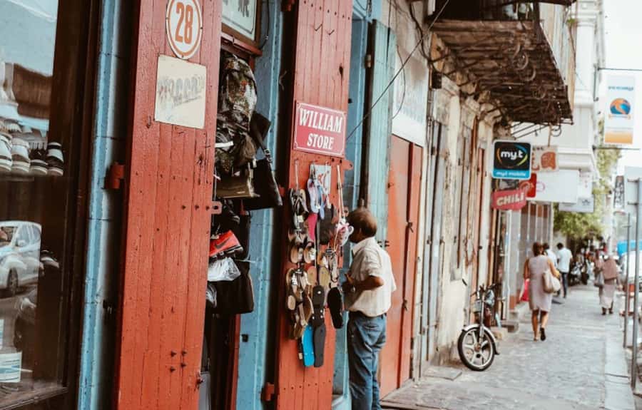 Port Louis: Street Food & City Tour - Three local food stops before Chinatown
