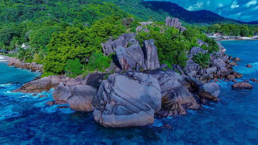 Praslin: Curieuse & St Pierre Island Day Trip with Barbecue - Group size, guiding, and the overall pace