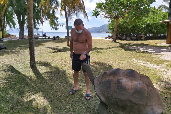 Private Seychelles Islands Tour by Boat with snacks & drinks - St. Pierre: the morning’s best water stop