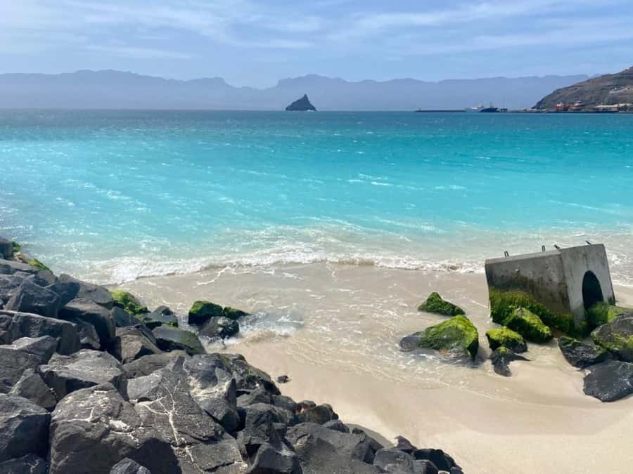 São Vicente: Snorkel with Sea Turtles Adventure - Guide support and language choice