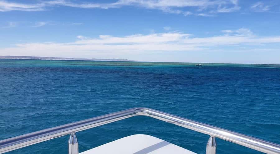Sharm El-Sheikh: Luxury Ras Mohammed & White Island Cruise - Lunch, drinks, and the practical rhythm of the day
