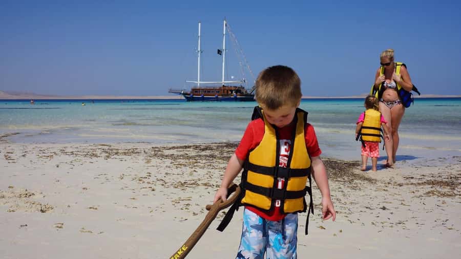 Sharm el-Sheikh: Premium Ras Mohammed & White Island Cruise - The second reef stop and the return route