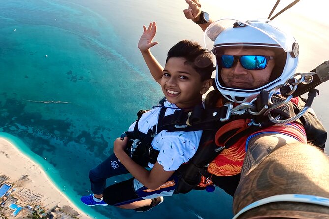 Skydive Zanzibar | Tandem Skydive - A short briefing keeps the first jump manageable