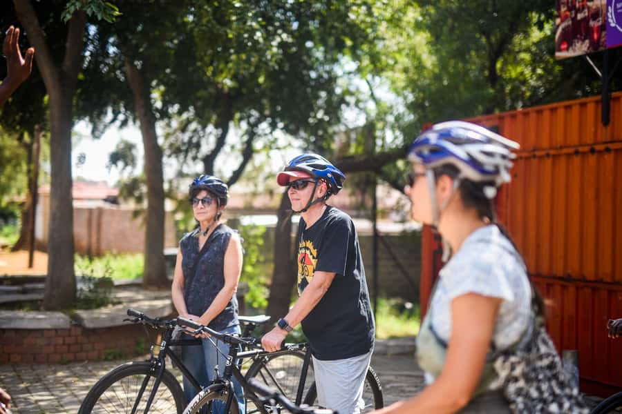 Soweto: Guided Bicycle Tour with Lunch - Kota lunch and township flavor