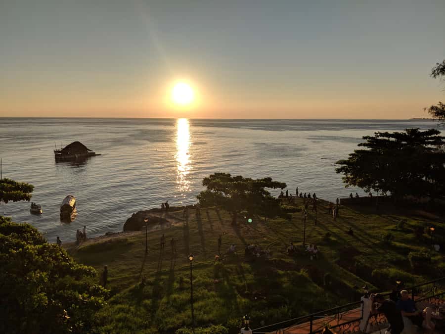 Stonetown: Food Markets and Street Food Walking Tour - What the guide adds to the evening