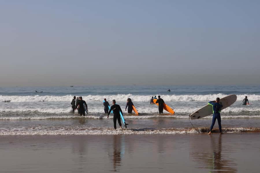 Surf Lessons with Local instructor - Learning to catch your first wave