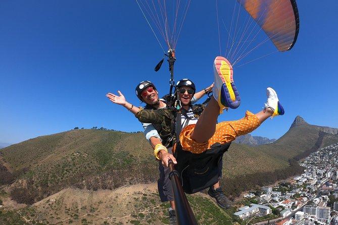Tandem Paragliding in Cape Town - Landing and returning to the meeting point