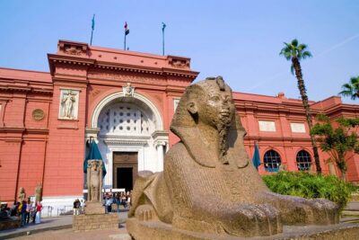 Tour to Giza Pyramids and The Egyptian Museum