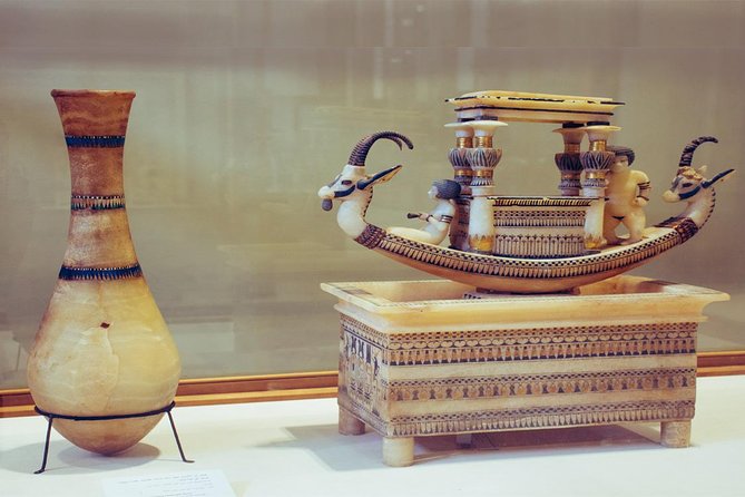 Tour to Giza Pyramids and The Egyptian Museum - Guides make or break the day