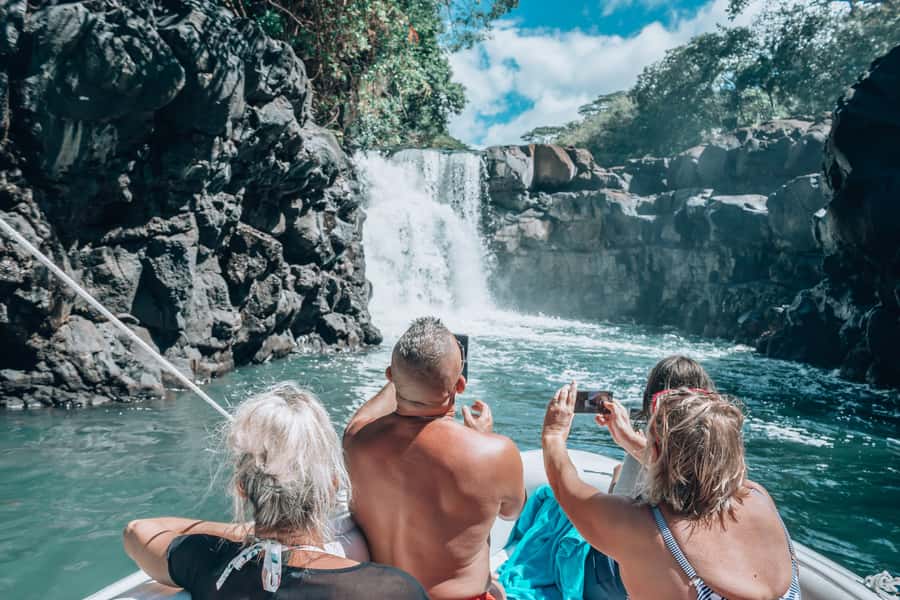 Trou d'Eau Douce: 5 Island Adventure with BBQ & Snorkeling - A fast start from Trou d’Eau Douce