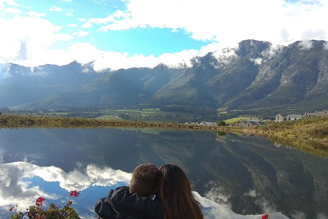 Wine Tour to Stellenbosch & Franschhoek with Tastings & Lunch - Stellenbosch finishes with a short town walk