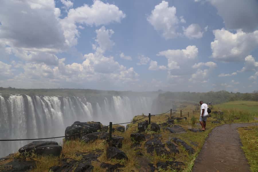 Zimbabwe & Zambia: Guided Tour of the Falls from Both Sides - How the tour handles photographs and pace